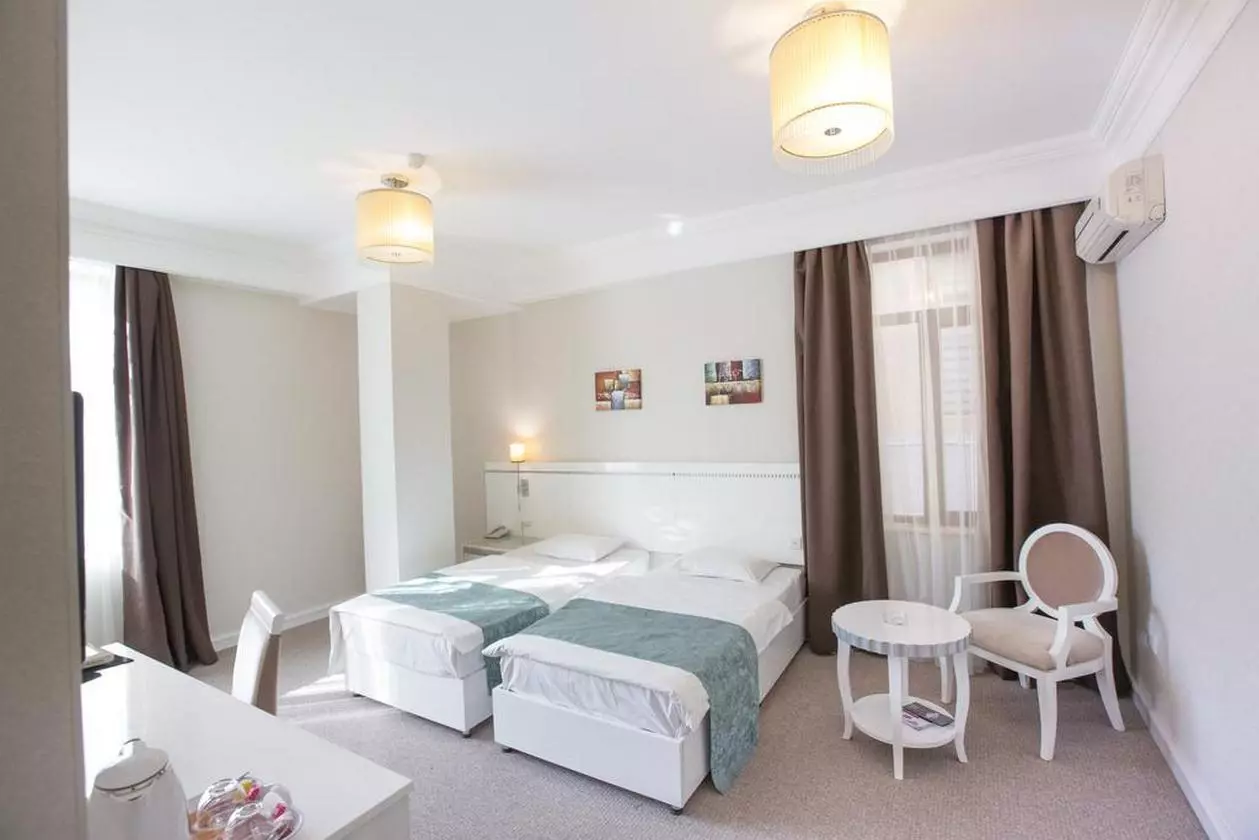 AMBER_SHABAVIZ (11).jpg